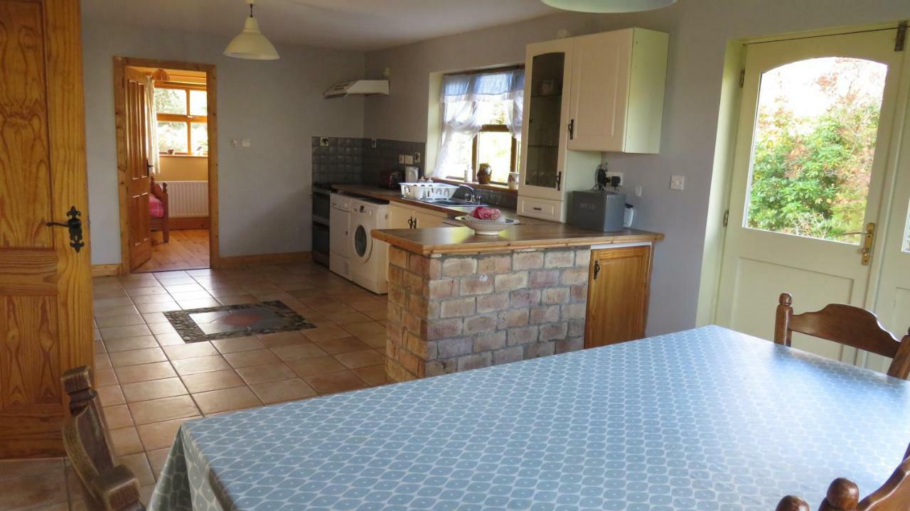 Heatherhill Farm Cottage In Letterfrack Beside Connemara National Park Bagian luar foto
